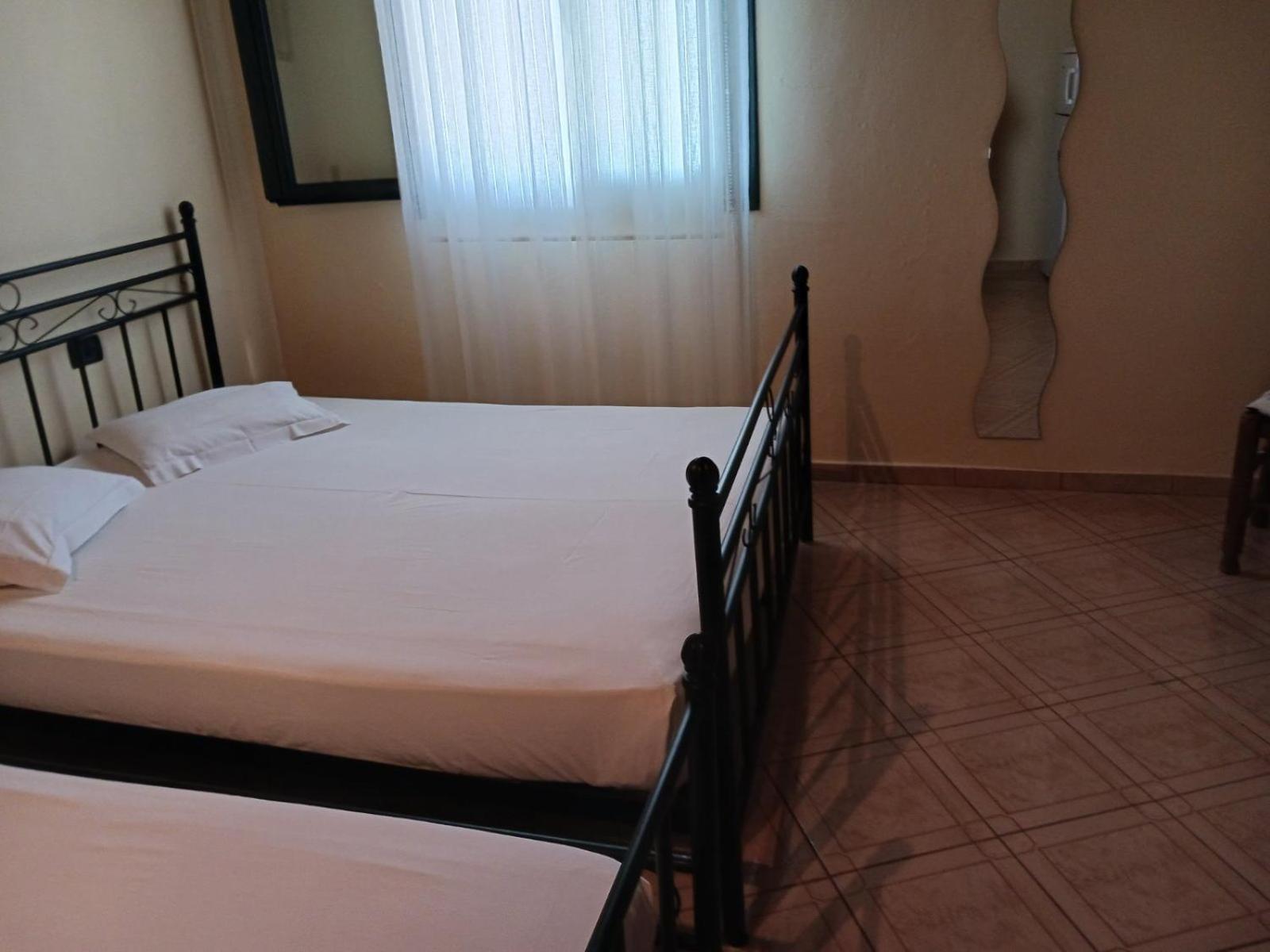 Janis Castle Apartment Himare Esterno foto