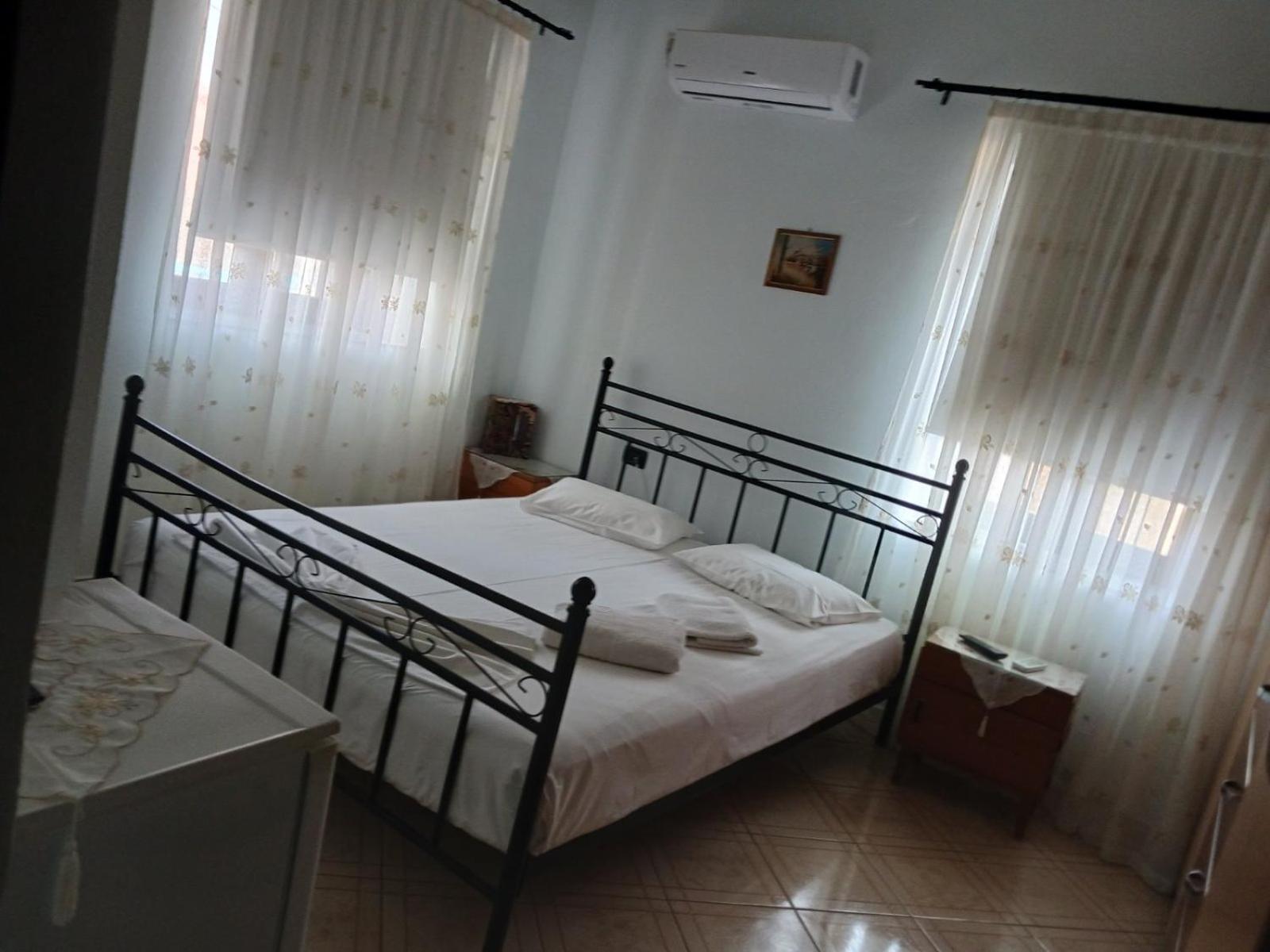 Janis Castle Apartment Himare Esterno foto