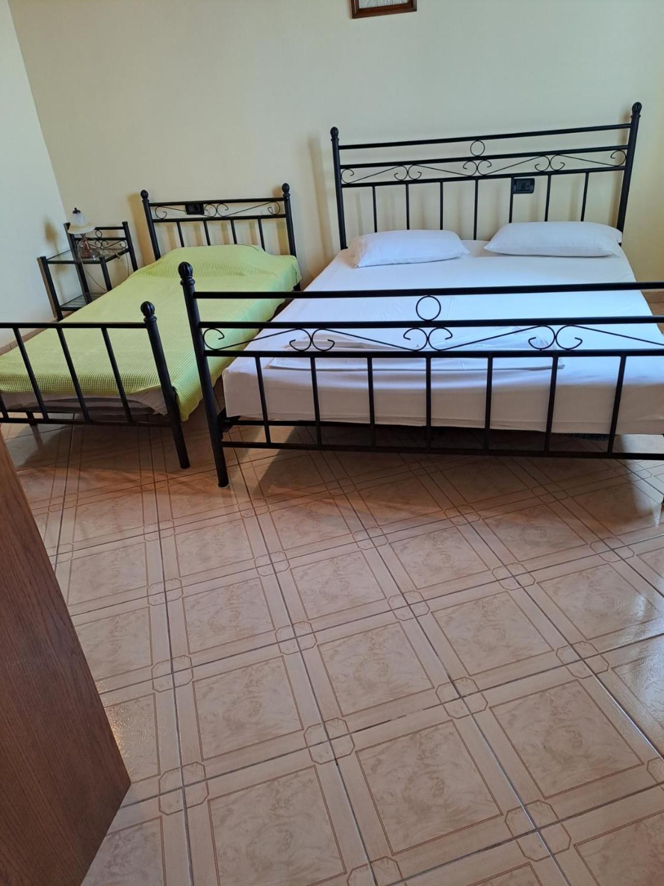 Janis Castle Apartment Himare Esterno foto