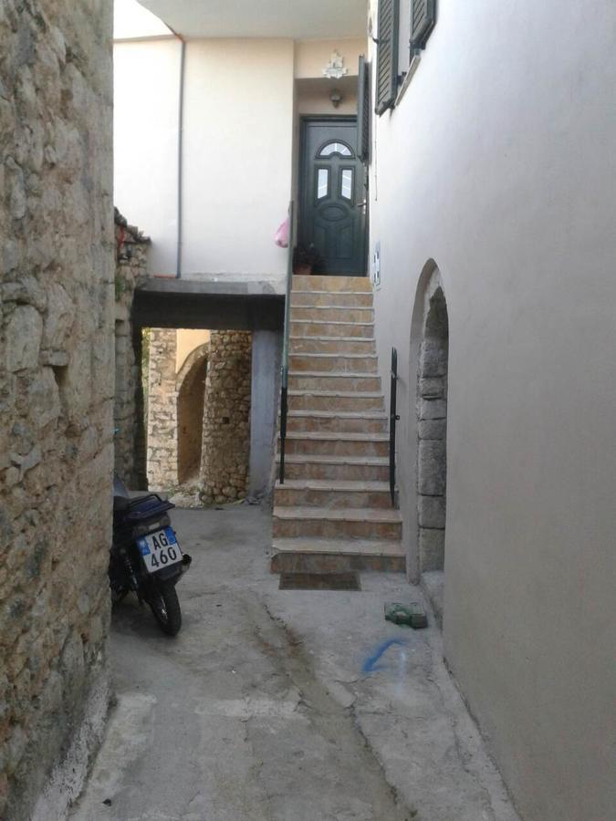 Janis Castle Apartment Himare Esterno foto